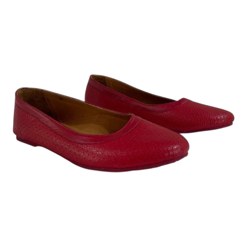 Bailarina 'Frescura Escarlata': Confort y Estilo Perforado en Cuero Genuino Rojo Byjennga