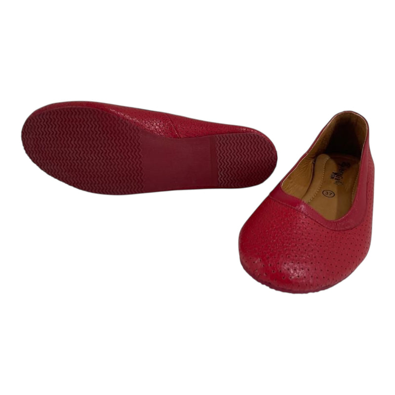 Bailarina 'Frescura Escarlata': Confort y Estilo Perforado en Cuero Genuino Rojo Byjennga