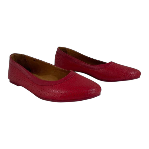 Bailarina 'Frescura Escarlata': Confort y Estilo Perforado en Cuero Genuino Rojo Byjennga