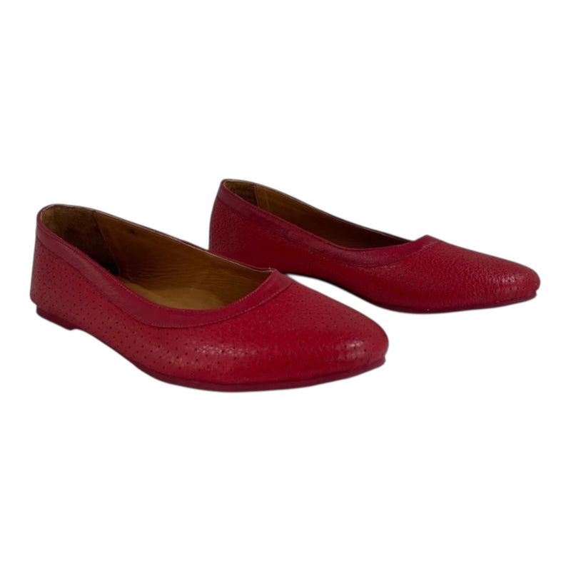 Bailarina 'Frescura Escarlata': Confort y Estilo Perforado en Cuero Genuino Rojo Byjennga