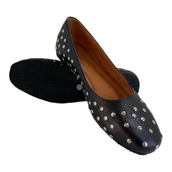 Bailarina 'Rebelde Chic': Estilo y Confort en Cuero Genuino Blanco con Tachuelas Byjennga