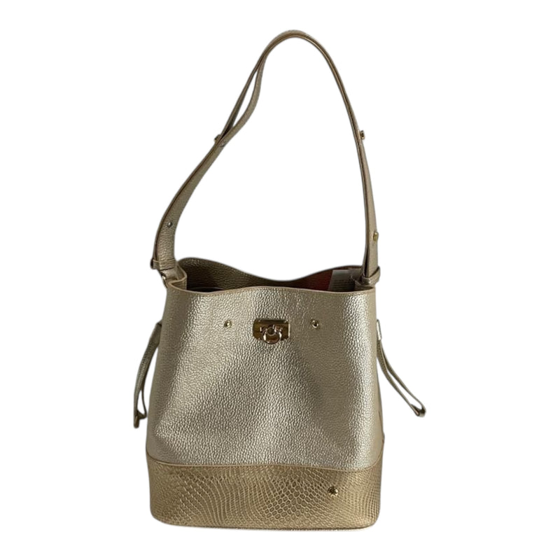 Bolso 'Esencia Dorada': Lujo y Textura en Cuero Genuino Byjennga