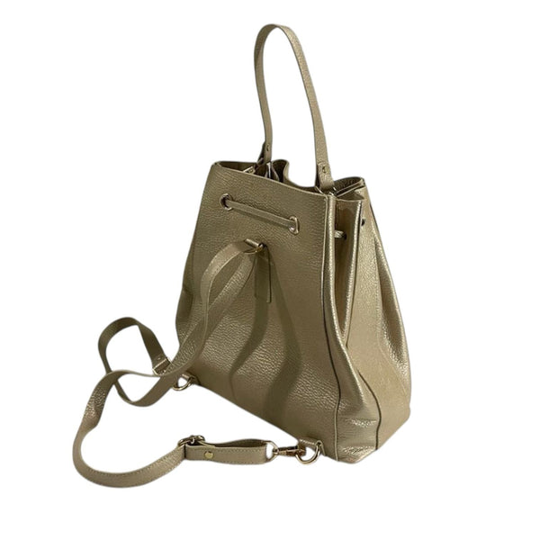 Bolso tipo mochila/saco dorado de cuero legítimo Byjennga.
