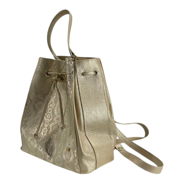 Bolso 'Versátil Dorado': Elegancia y Funcionalidad en Cuero Genuino Byjennga
