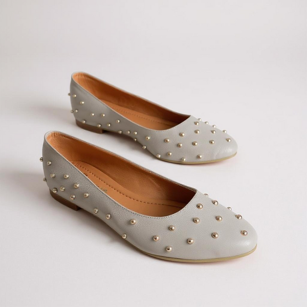 Bailarinas Amalfi – Cuero Legítimo Gris Perla con Taches Dorados | ByJennga