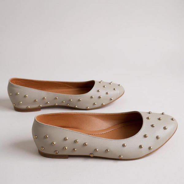 Bailarinas Amalfi – Cuero Legítimo Gris Perla con Taches Dorados | ByJennga