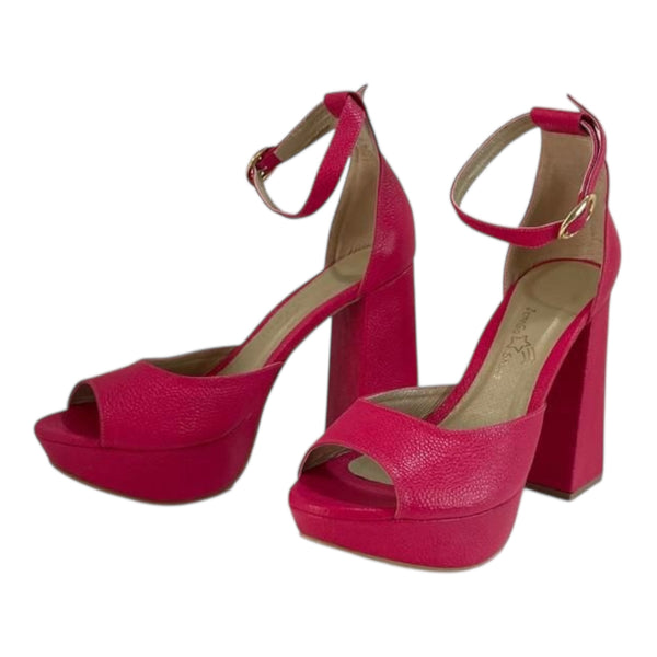 Sandalia 'Fucsia Vibrante': Impacto y Estilo en Cuero Genuino Byjennga