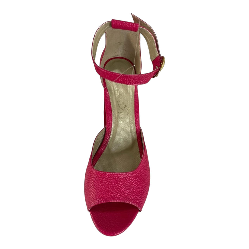 Sandalia 'Fucsia Vibrante': Impacto y Estilo en Cuero Genuino Byjennga