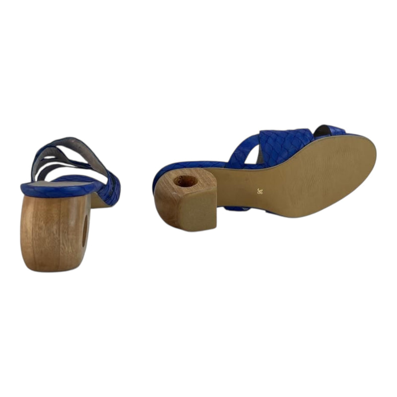 Sandalia Mule 'Océano Vibrante': Estilo Azul en Cuero Genuino Texturizado Byjennga