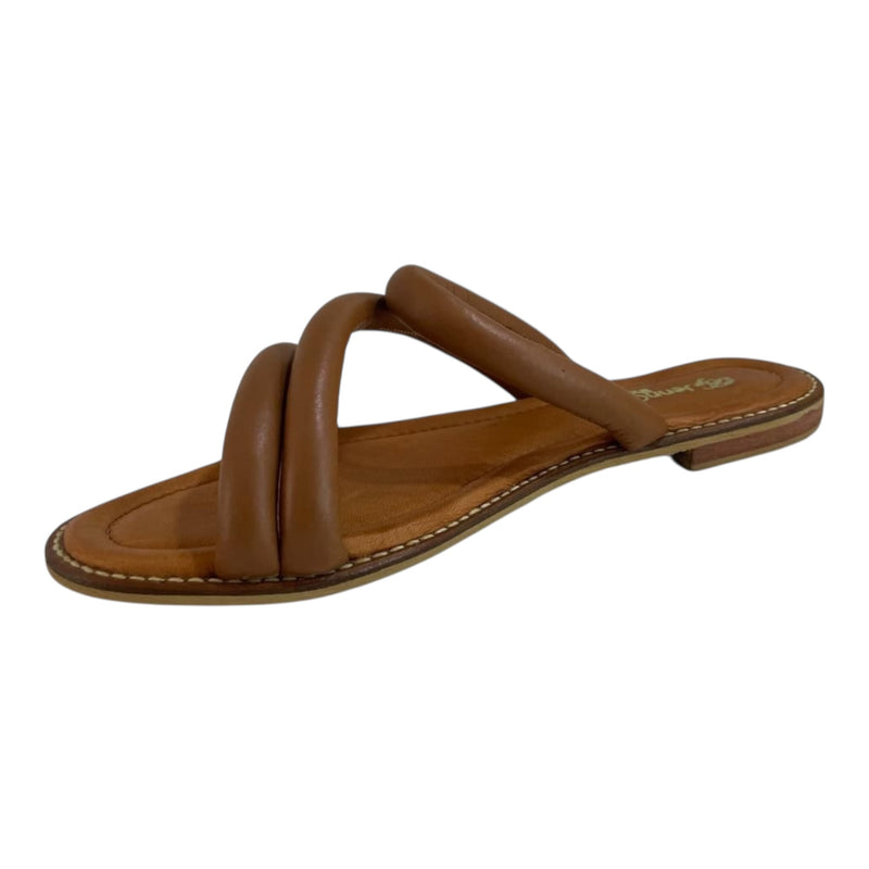 Sandalia Plana 'Confort Acolchado': Suavidad y Estilo en Cuero Genuino Camel Byjennga