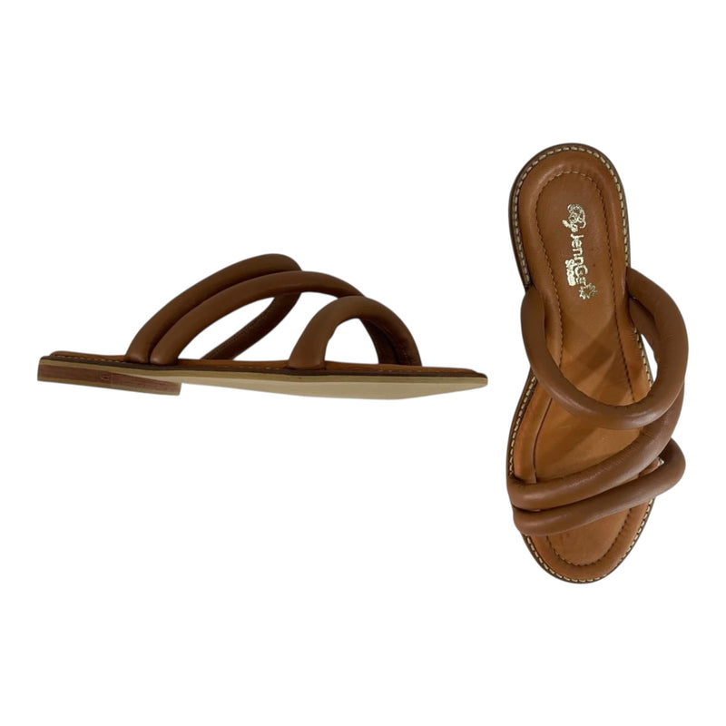 Sandalia Plana 'Confort Acolchado': Suavidad y Estilo en Cuero Genuino Camel Byjennga