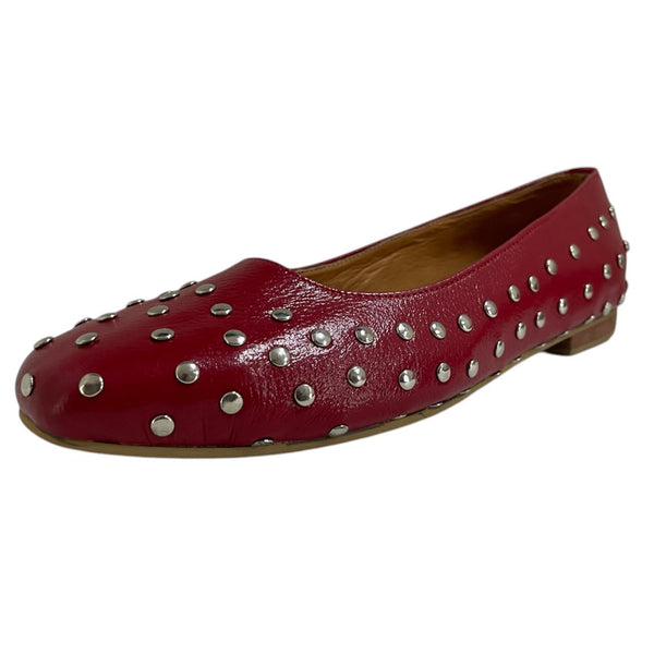 Zapato plano rojo de cuero legítimo con tachuelas plateadas Byjennga.
