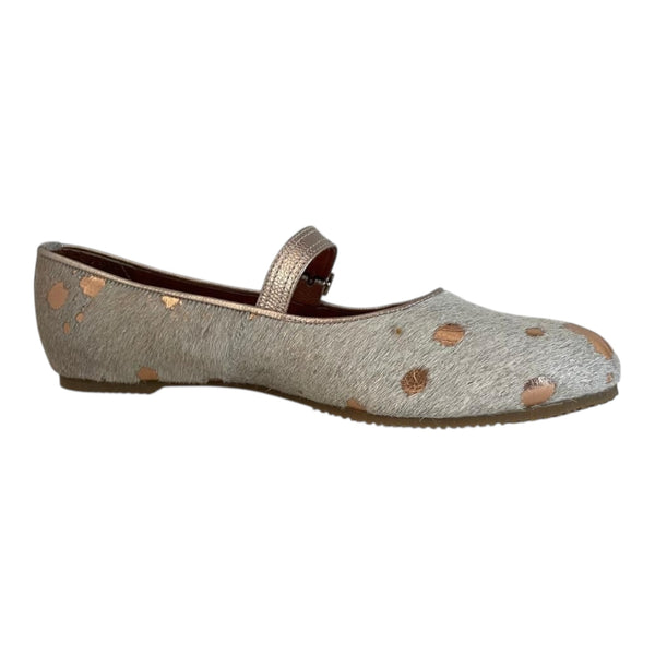 Zapato Plano 'Brillo Sutil': Confort y Estilo Moteado en Cuero Genuino Byjennga