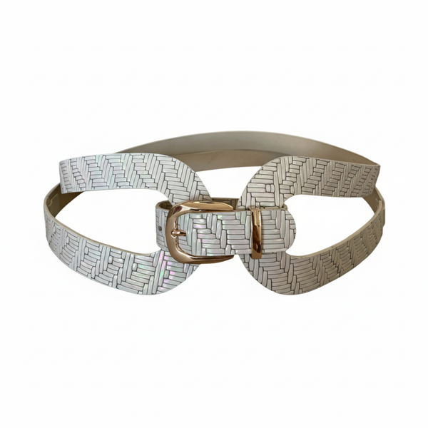 Cinturón Venezia – Cuero Legítimo Blanco Nacarado con Textura Trenzada y Hebilla Dorada | ByJennga