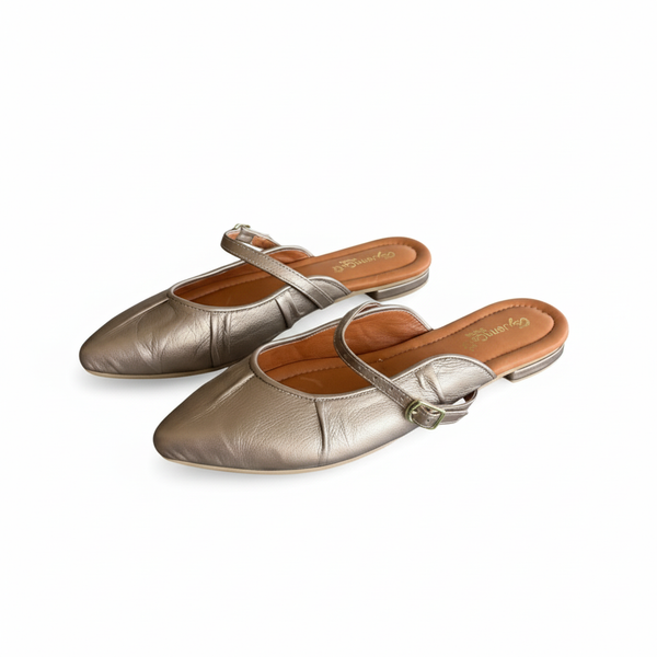Mules Portovenere – Cuero Legítimo Champagne Metálico con Correa Ajustable | ByJennga