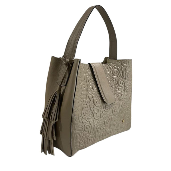 Bolso de mano beige/taupe con patrón grabado y borla Byjennga.