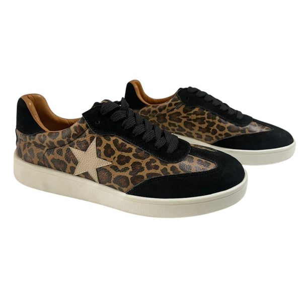 Tenis con estampado de leopardo y estrella lateral en cuero genuino Byjennga.