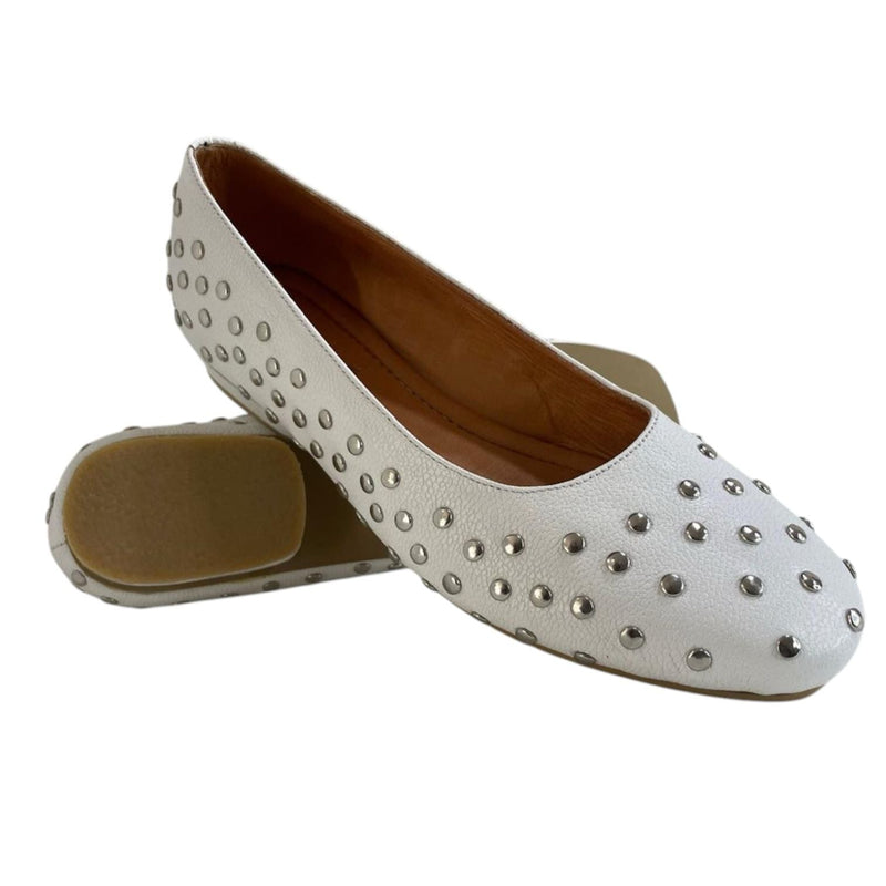 Bailarina blanca de cuero genuino con tachuelas plateadas Byjennga.