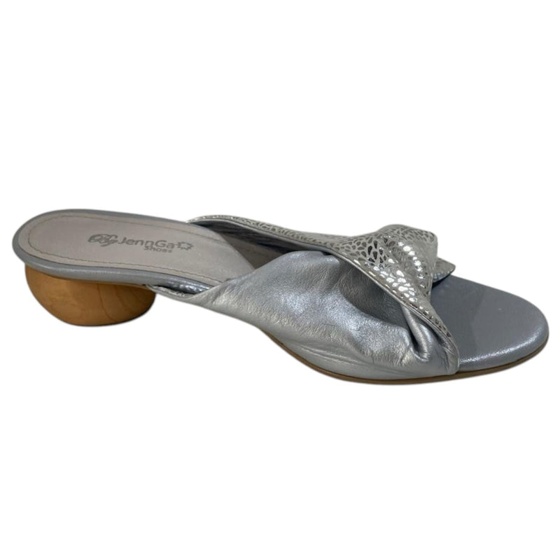 Mule plateado de cuero legítimo con diseño fruncido y tacón bajo de madera Byjennga.
